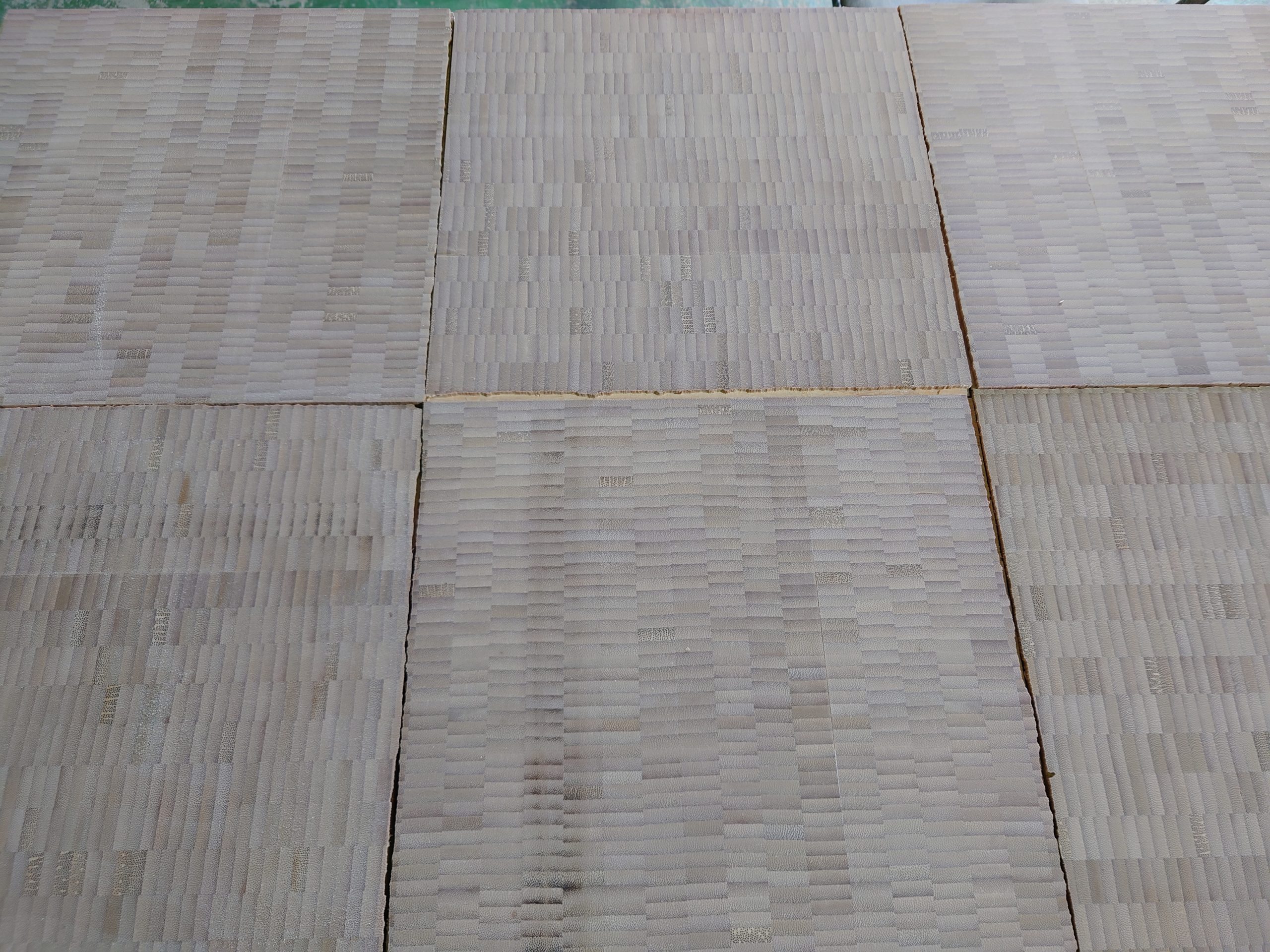 竹の導管材のサンプルを製作しています。