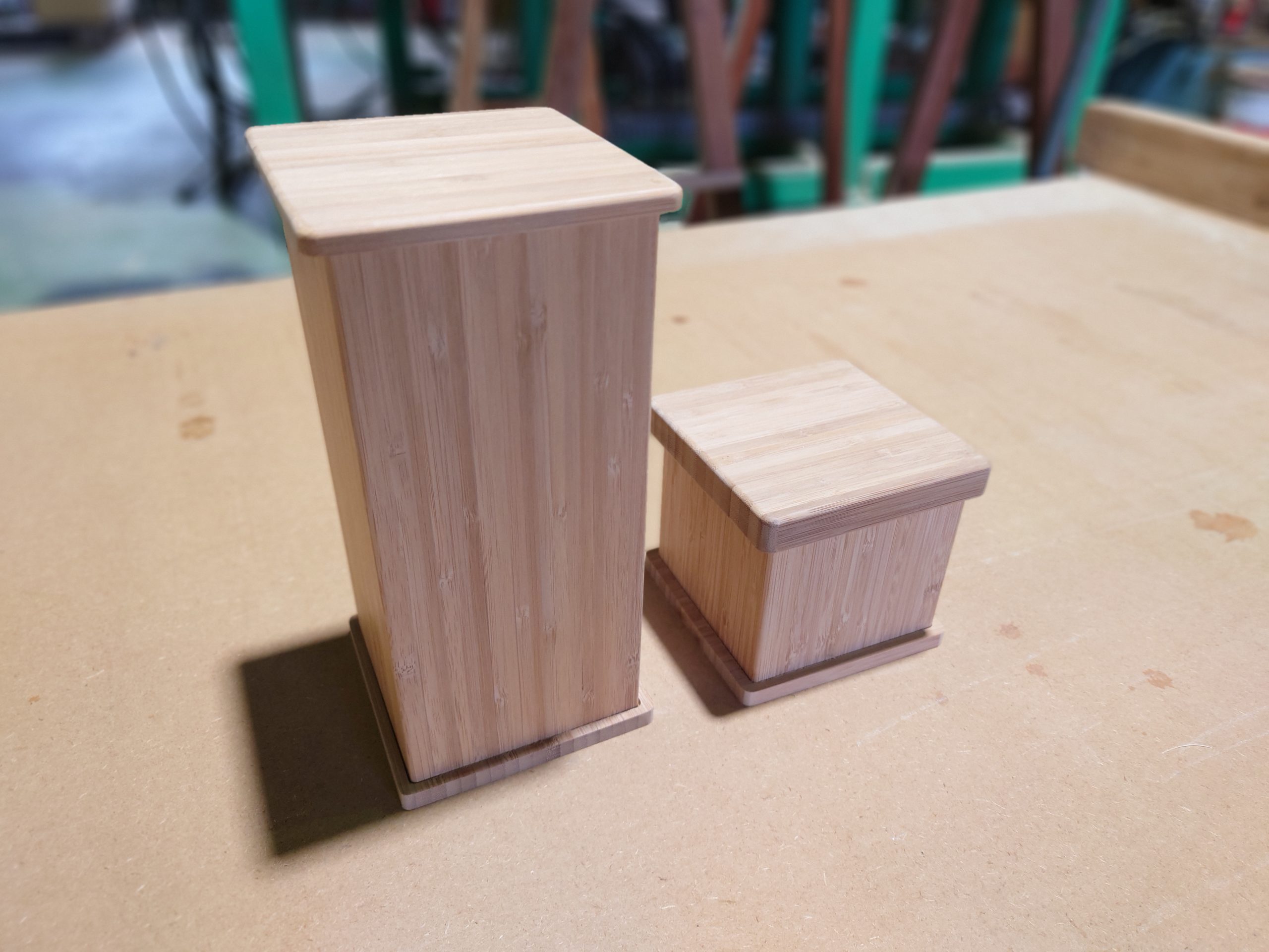 竹集成材で箱を製作しています