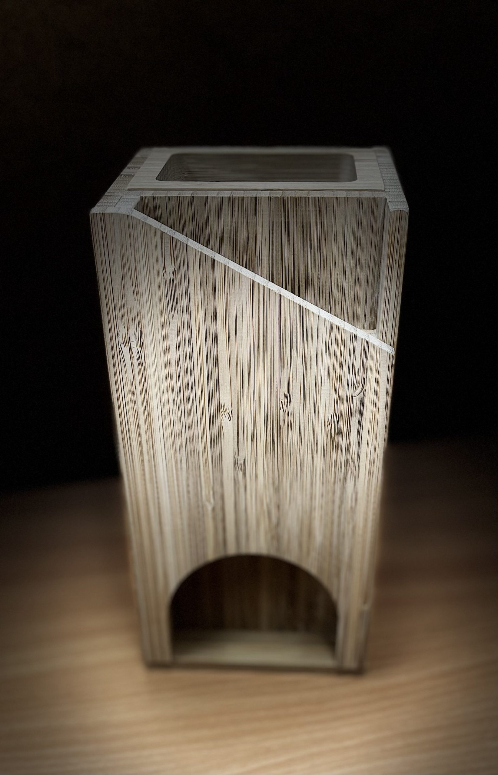 竹集成材でスマホ台　兼　卓上ダストボックスの製作です